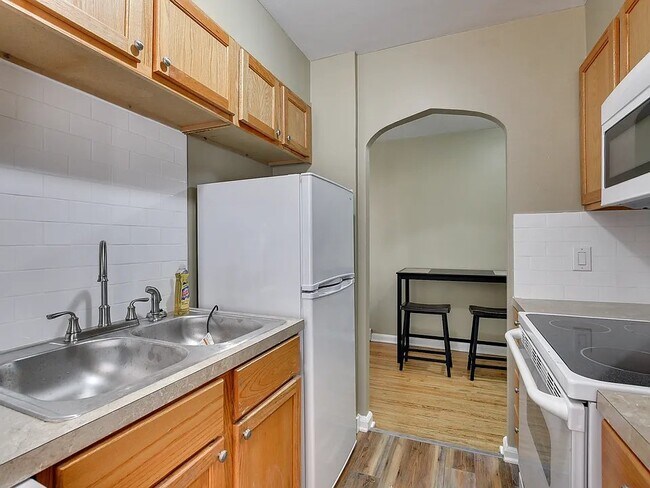 Foto del edificio - 4611 Wakeley St