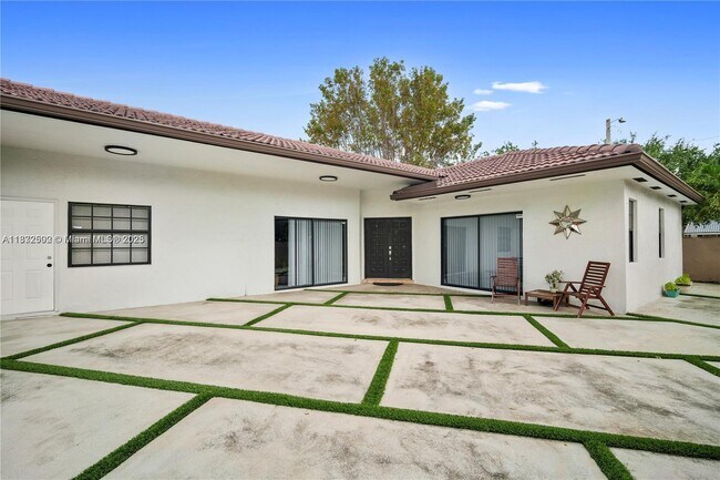 Foto del edificio - 15233 NW 87th Ct