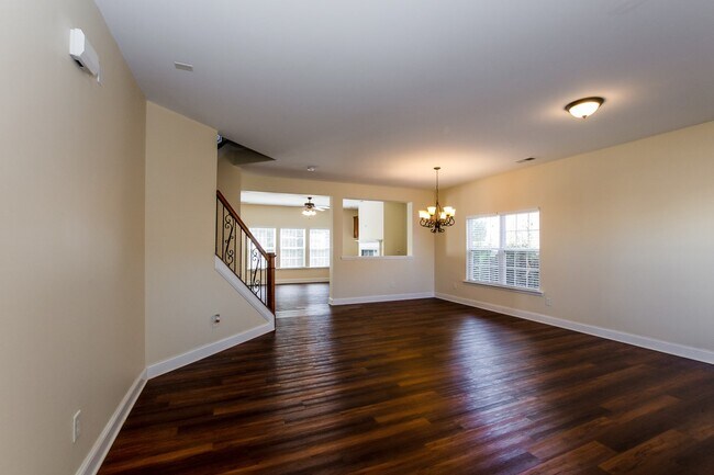 Building Photo - 112 Waterlynn Club Dr