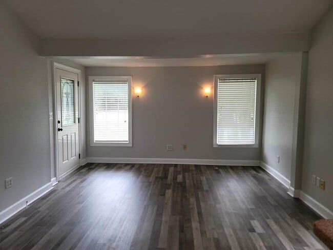 Building Photo - 18499 Shady Side Dr.