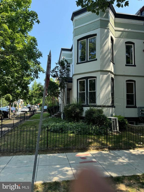 Foto del edificio - 1625 First St NE