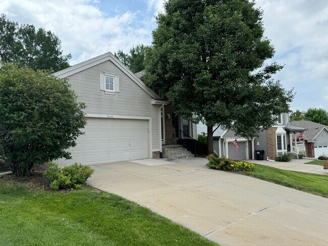 Building Photo - Elkhorn Home For Rent In Quiet Neighborhood