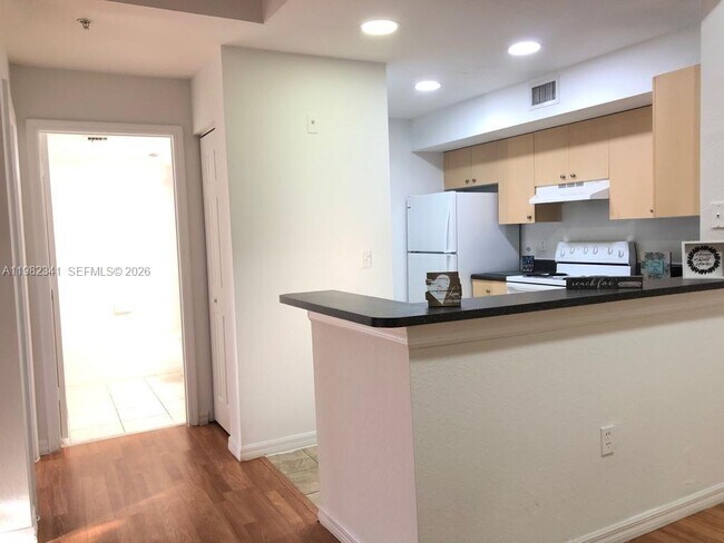 Foto del edificio - 2544 Centergate Dr