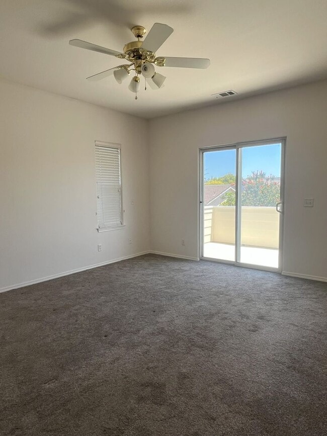Foto del edificio - Available Now – 4 Bedroom Home in Desirabl...