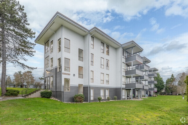 Building Photo - ReNew Riverwood