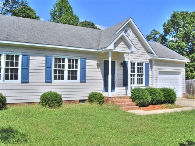 Foto principal - Charming 3-Bedroom Ranch Home in Garner!