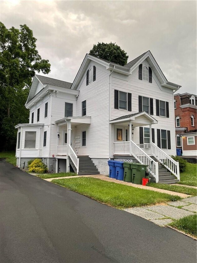 Primary Photo - 12 West St