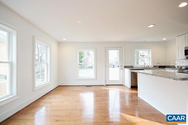 Building Photo - 806 Nalle St
