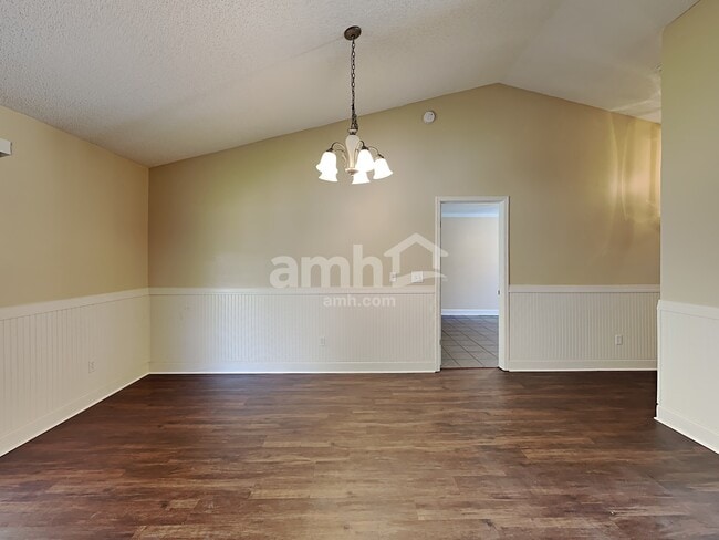 Building Photo - 10979 Mindanao Dr S