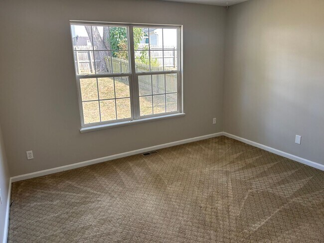 Building Photo - 3 bedroom 1 bath house for rent