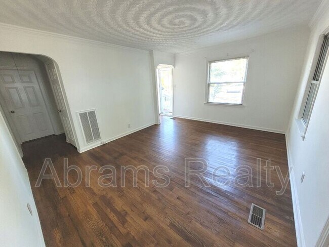 Building Photo - 617 Maycox Ave