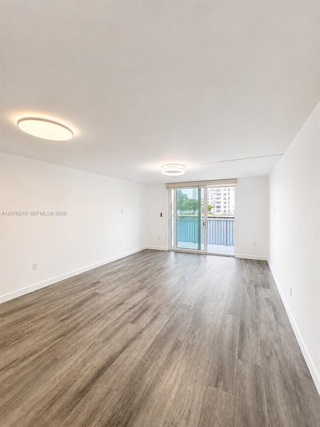 Foto del edificio - 4000 NE 170th St