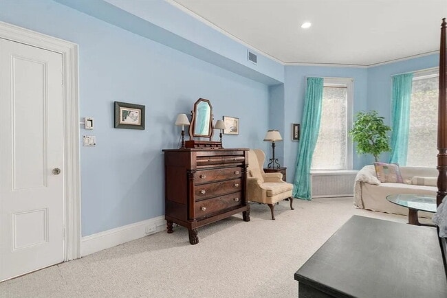Building Photo - "Chic 1-Bed Oasis with Pool & Central Vacu...