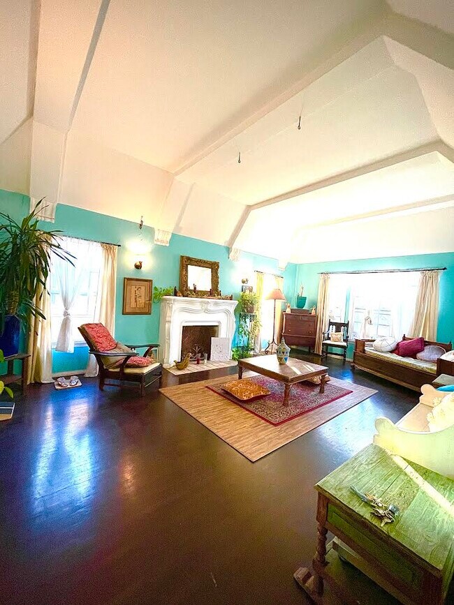 Foto del edificio - 1130 Meadowbrook Ave