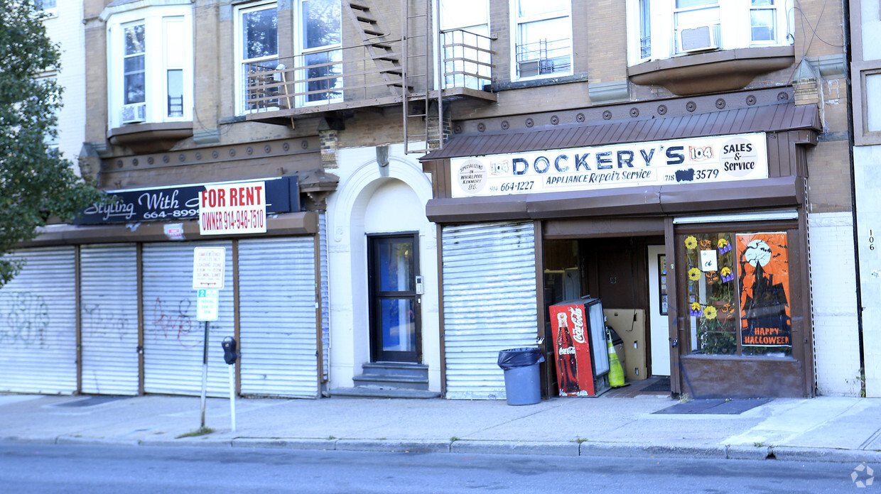 street level - 104 W 1st St