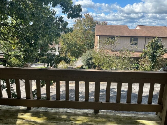 Building Photo - Townhome - 3 Bedroom/ 2.5 Bathroom - Avail...