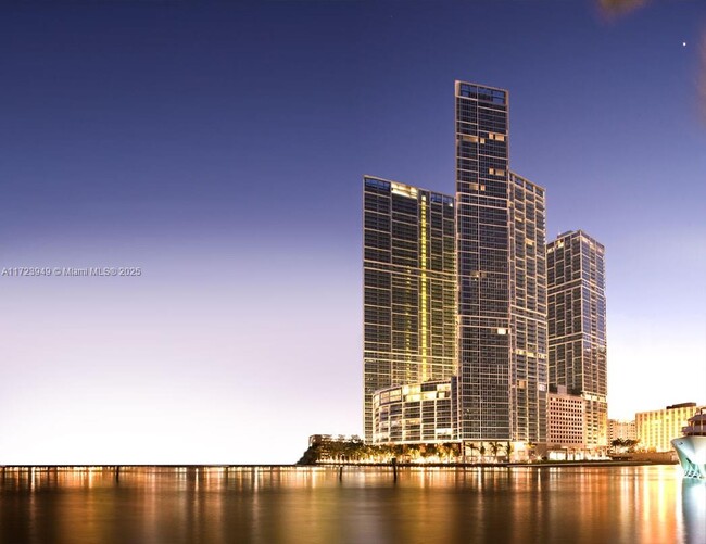 Foto del edificio - 475 Brickell Ave