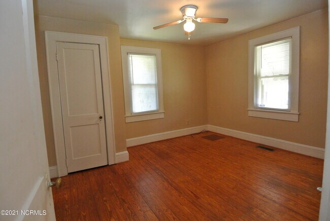 Building Photo - 309 Avenue B