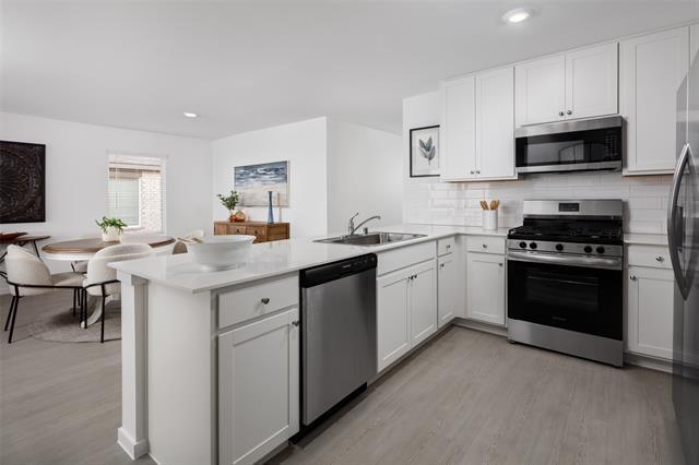 Foto del edificio - 15237 Grappling Irons Ln