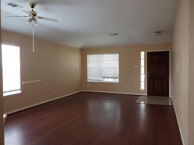 Foto del edificio - 2630 Riverhollow Ln