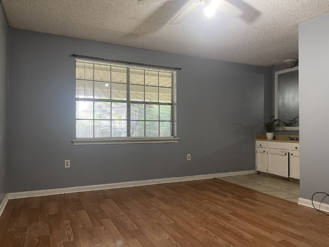 Building Photo - 13323 Briargrove Ave