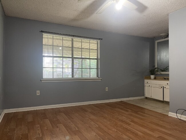 Foto del edificio - 13323 Briargrove Ave