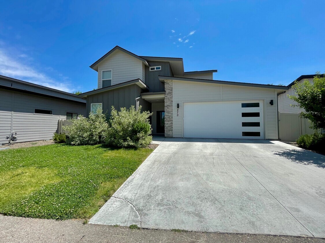 Foto principal - 270 E Rosalyn Dr