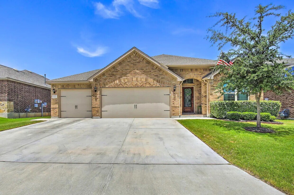 Primary Photo - 8907 Highland Gate