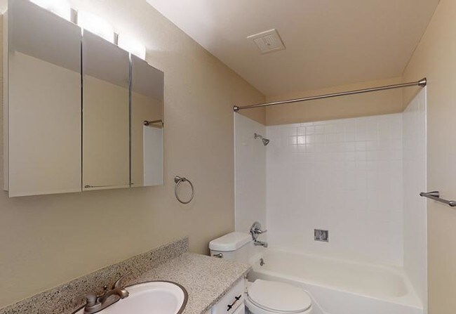 Building Photo - 2 bedroom in Lakewood CO 80214