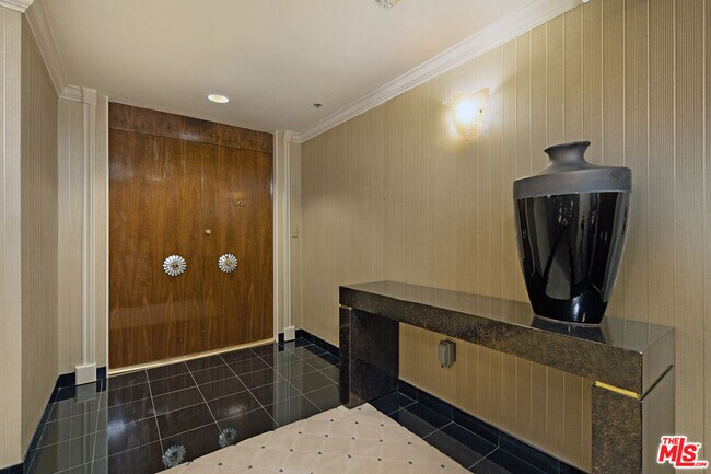 Foto del edificio - 1333 S Beverly Glen Blvd