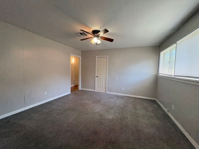 Building Photo - 8408 David Dr