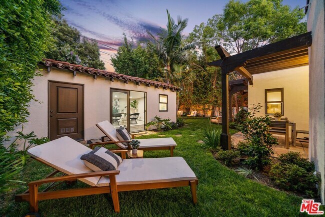 Foto del edificio - 448 N Laurel Ave