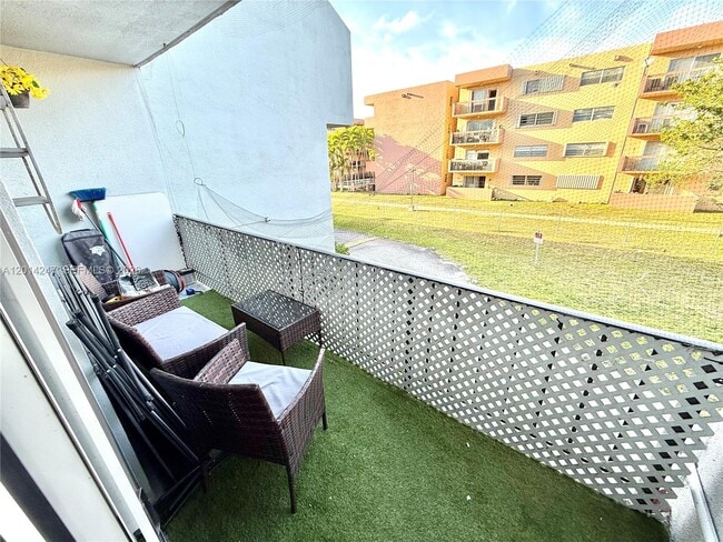 Foto del edificio - 399 NW 72nd Ave