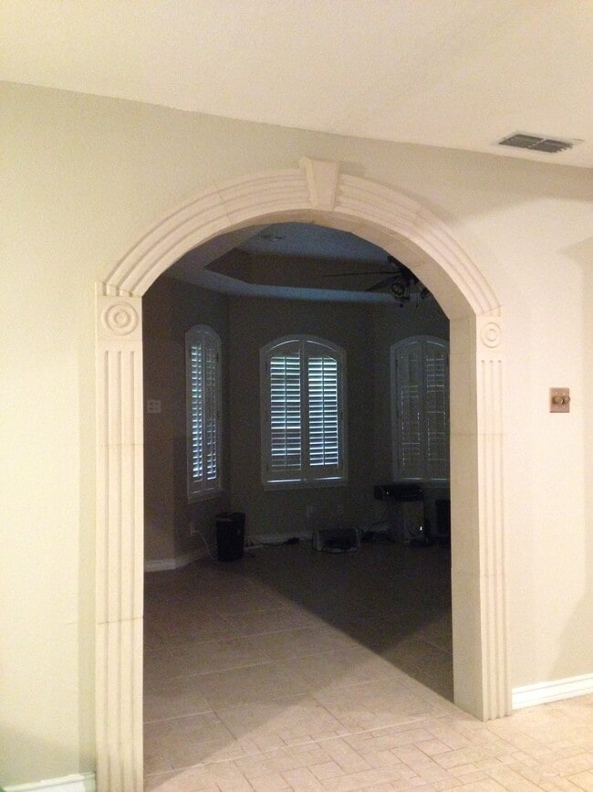 Building Photo - 33506 Falcon Ln