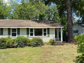 Building Photo - 605 S Oleander Ave