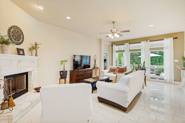 Building Photo - GORGEOUS 5-BEDROOM IN TRIANA SUBDIVISION