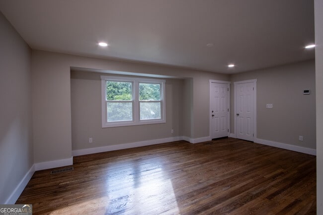 Building Photo - 165 Habersham Dr