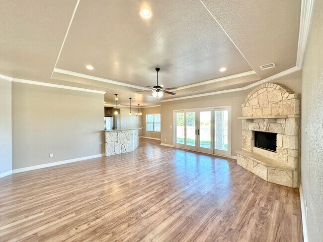 Foto del edificio - Price Drop!  Viewable Now!