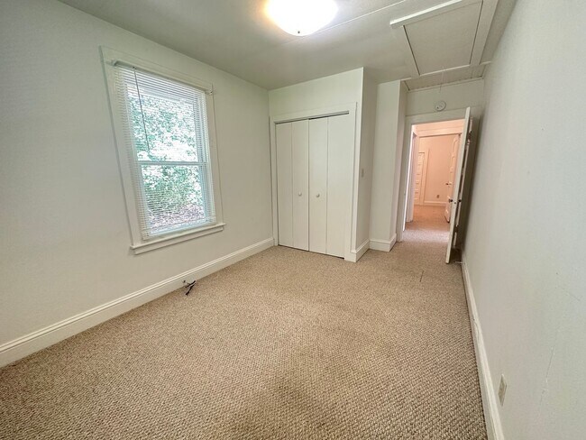 Building Photo - Country Living Rental located just off Int...