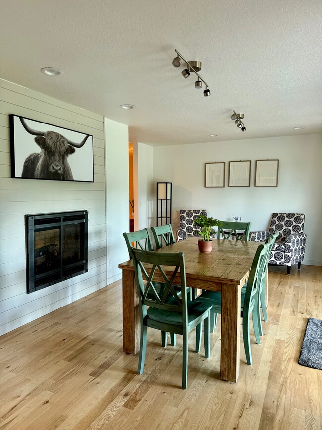 Dining Area - 2830 S 50th St W