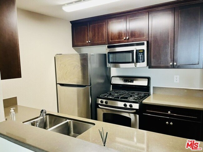 Foto del edificio - 7320 Hawthorn Ave