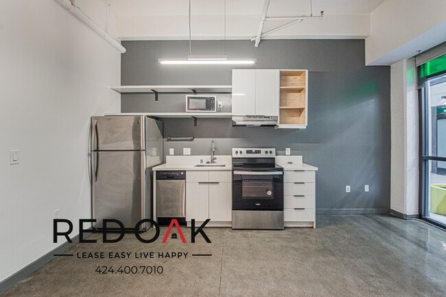 Building Photo - 430 S Broadway