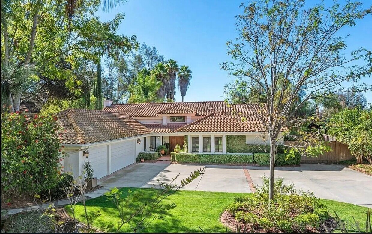 Foto principal - 12904 Stone Canyon Rd