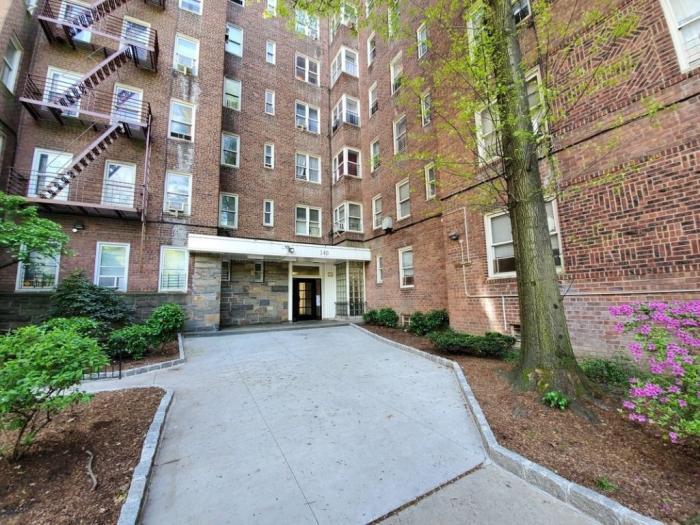 Primary Photo - 1 bedroom in BRONX NY 10463