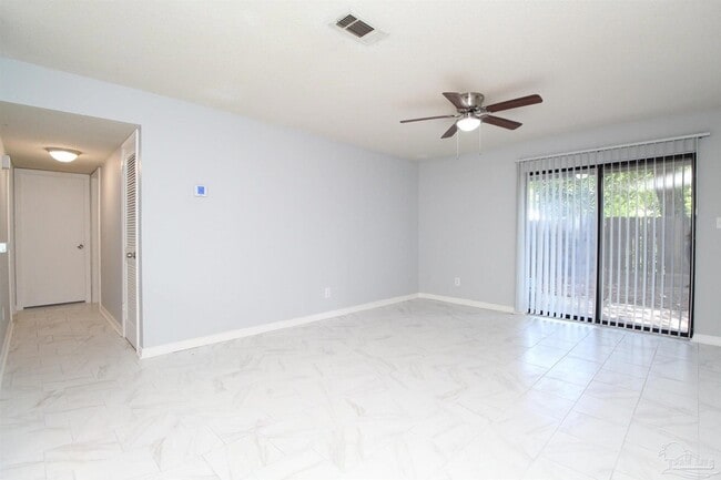 Foto del edificio - 7116 Pearson Rd