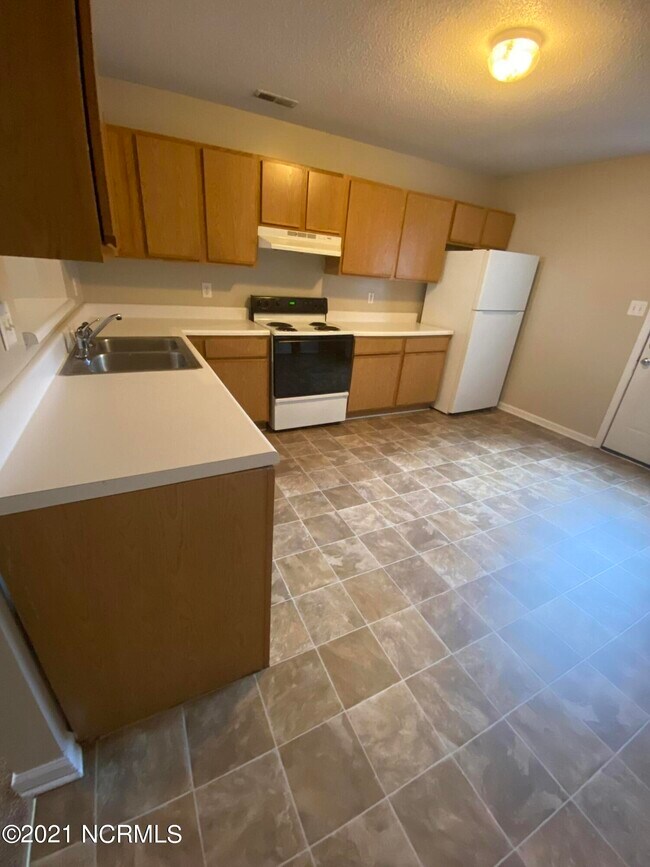 Building Photo - 1096 W Pueblo Dr