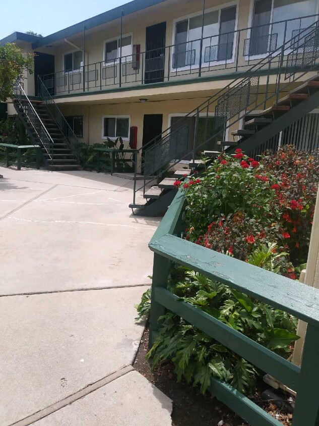 Primary Photo - 12056 S Vermont Ave