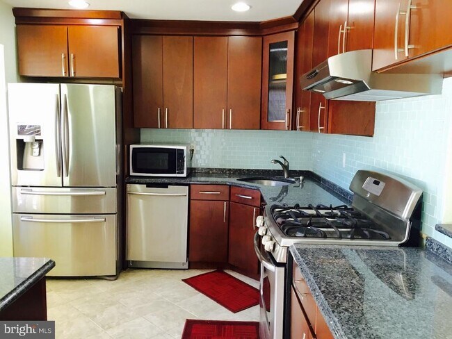 Building Photo - 7 Drewes Ct