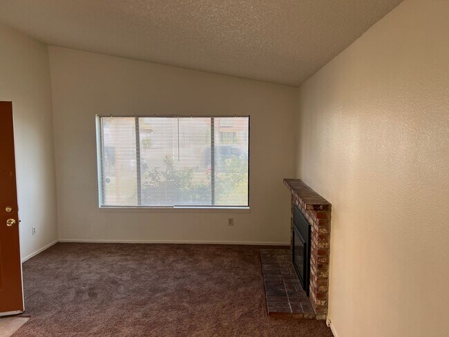 Building Photo - South Bakersfield