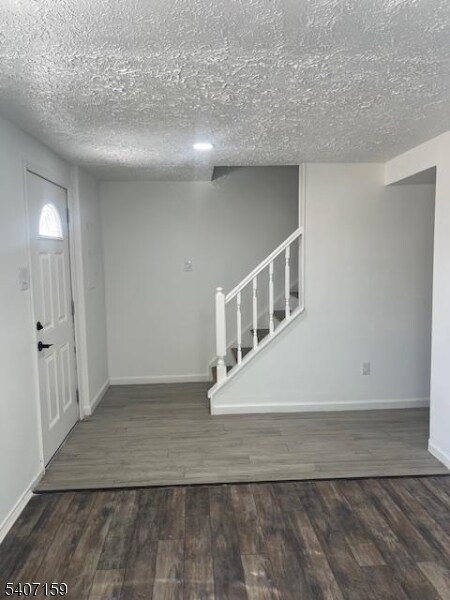 Building Photo - 81 N Day St